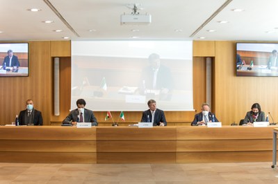 Assolombarda incontra gli Emirati Arabi - Il Ministro Abdullah Bin Touq Al Marri, il Presidente Assolombarda Alessandro Spada, il Presidente Agenzia ICE Carlo Ferro, La Vice Presidente Assolombarda Veronica Squinzi e l'Ambasciatore HE. Omar Obaid Alshamsi